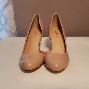 Nude/blush patent leather heels